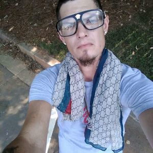 Meet your Posher, Adam